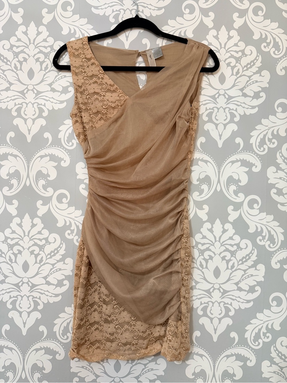 💫2/$25 • Qurio by Aggie Nude Lace Ruched Bodycon Dress